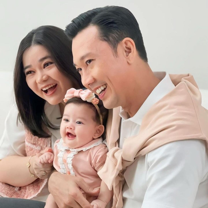 <p>Denny Sumargo dan Olivia Allan tengah menikmati perannya sebagai orang tua, Bunda. Si Kecil yang bernama Briella Allan Soemargo ini pun sudah genap berusia empat bulan. (Foto: Instagram: @sumargodenny)</p>