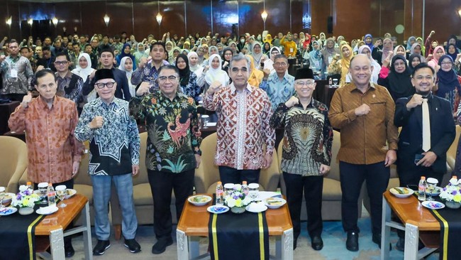 Ketua MPR RI, Ahmad Muzani, menyebutkan Prabowo telah mengeluarkan berbagai kebijakan strategis yang bertujuan meningkatkan kualitas SDM.