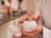 10 Rekomendasi Moisturizer untuk Kulit Beruntusan Terbaik, Mana Pilihan Bunda?