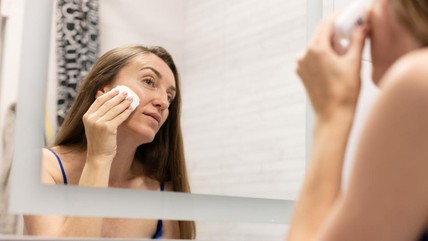 10 Rekomendasi Sunscreen Stick Terbaik, Pemilik Kulit Berminyak Merapat!