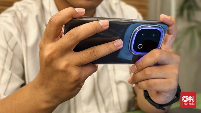 Simak beberapa model Hp baru yang bisa dijadikan pilihan untuk dipakai di momen libur Natal dan Tahun Baru.