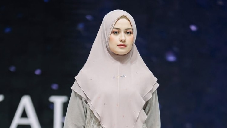 Kimberly Ryder Berhijab Saat Ikut Kajian Bareng Sahabat Kimberly Ryder Berhijab Saat Ikut Kajian Bareng Sahabat