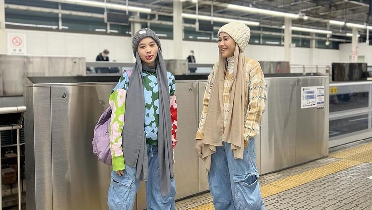 Potret Zaskia Adya Mecca dan Sybil