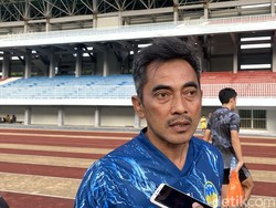Diistirahatkan PSIM Jogja, Coach Seto Isi Waktu Mancing Ikan Wader