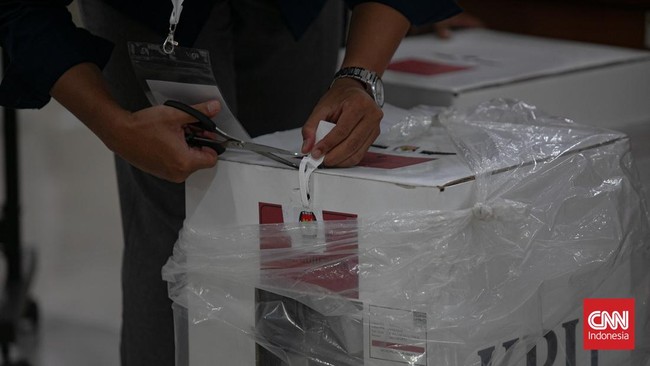 Kakak dari Kabaharkam Polri adil Imran menang Pilkada Takalar, sementara adiknya menang di Pilkada Gowa berdasarkan hasil rekapitulasi suara oleh KPU.