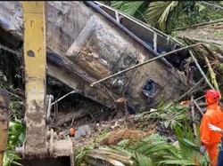 8 Mobil Tertimpa Longsor di Sibolangit, Bus Wisata Masuk Jurang