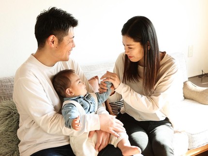 14 Tanda Bayi Sayang Bunda dan Ayahnya, Sudahkah Si Kecil Memperlihatkannya?