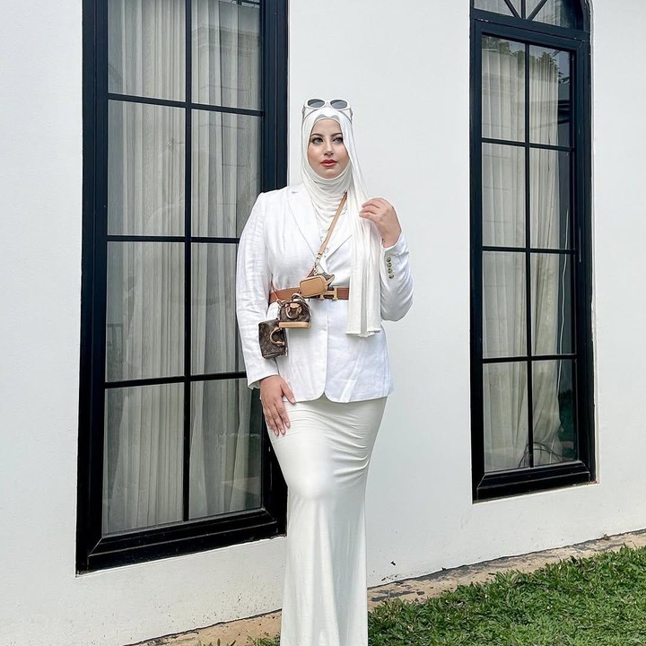 <p>Tasyi kini tampil semakin kece dan <em>fashionable</em>. Salah satu warna yang belakangan ini sering dikenakan Tasyi, yakni mengenakan pakaian bernuansa putih. (Foto: Instagram@tasyiiathasyia)</p>