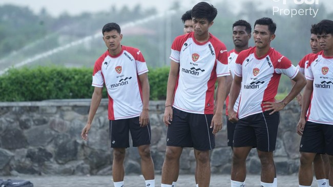 Skuad Timnas Indonesia untuk Piala AFF 2024 yang mayoritas dihuni pemain U-22 sempat kewalahan menjalani latihan perdana bersama Shin Tae Yong.