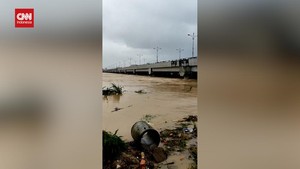 VIDEO: Penampakan Banjir Besar Malaysia Sampai Menghanyutkan Rumah