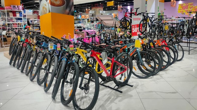 Aneka sepeda diskon gede banget hingga 60% + 20% jadi tinggal Rp1 jutaan aja per unit di Transmart Full Day Sale, Minggu (1/12).