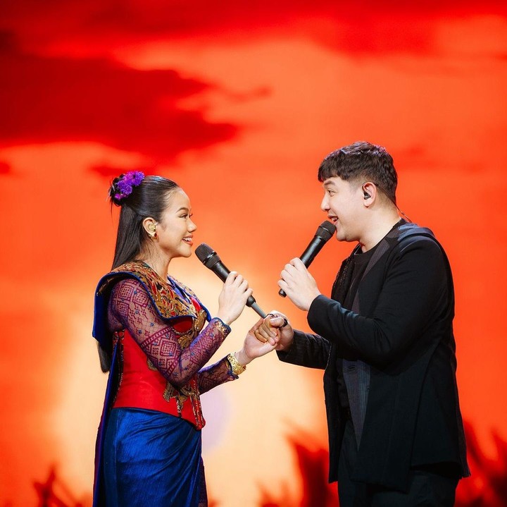<p>Sebagai pasangan musisi, Yura dan Donne selalu mendukung karier masing-masing. Keduanya bahkan sering membuat karya yang viral di kalangan pendengar musik dan tampil bersama di atas panggung untuk duet lagu mereka. Romantis banget kan? (Foto: Instagram @yurayunita dan @donne_maula)</p>