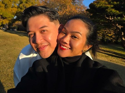 7 Potret Romantis Yura Yunita dan Donne Maula, Tulis Pesan Manis di Hari Ultah Sang Suami