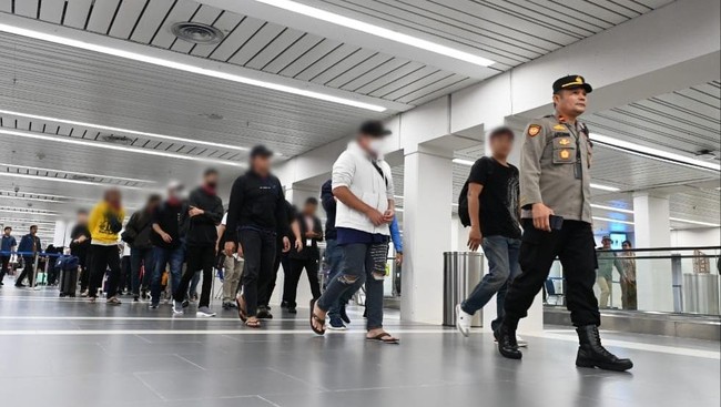 KBRI di Yangon memindahkan 56 WNI yang terdampak operasi penertiban pusat online scam dan judi online di kawasan KK Park dan Shwe Kokko, Myawaddy, ke Mae Sot.