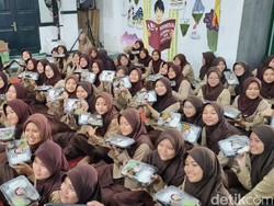 KKP Bagikan Makan Bergizi Gratis Menu Ikan di SMP Jogja