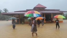 FOTO: 80 Ribu Warga Dievakuasi Imbas Banjir Parah di Malaysia