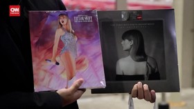 VIDEO: Buku dan Album Taylor Swift Diborong Fan Kala Black Friday
