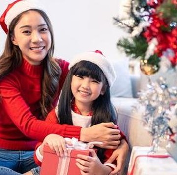 7 Tradisi Unik Natal dari Berbagai Negara, Ternyata Tak Cuma Tukar Kado!