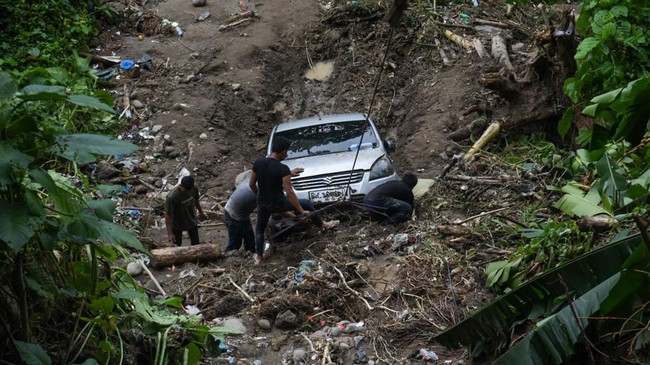 Pemerintah Provinsi Sumatera Utara telah menetapkan siaga darurat bencana di 13 kabupaten kota di Sumut.