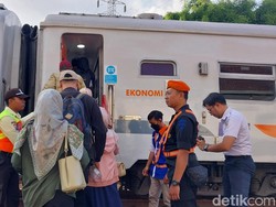 8.154 Penumpang Kereta Berangkat dari Stasiun Malang H-3 Lebaran