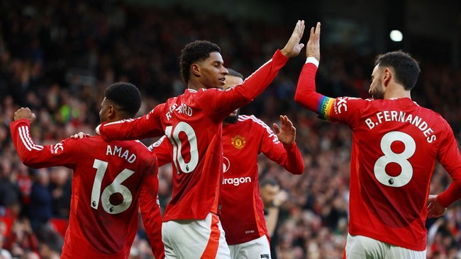 Manchester United meraih kemenangan 4-0 atas Everton pada pekan ke-13 Liga Inggris di Old Trafford, Minggu (1/12) malam WIB.