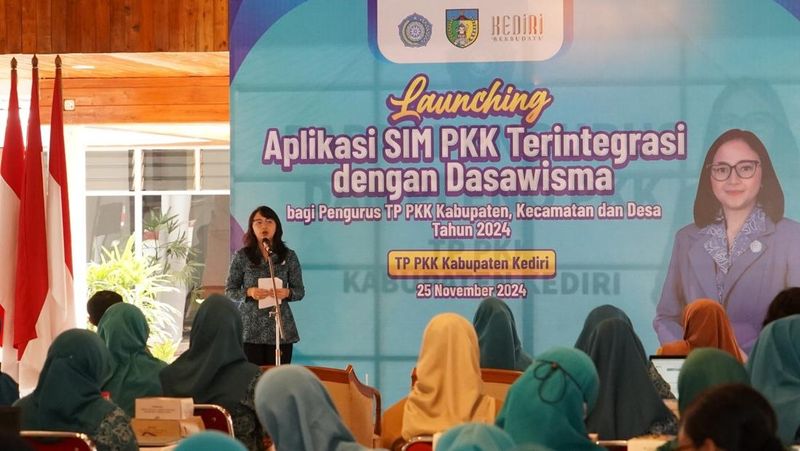 Ketua Tim Penggerak Pemberdayaan Kesejahteraan Keluarga (TP PKK) Kabupaten Kediri Eriani Annisa Hanindhito kembali menyelenggarakan sosialisasi