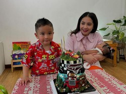 Pesta Belum Selesai! Rayyanza Rayakan Ultah ke-3 di Sekolah