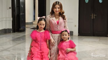 img-title Gemasnya Thalia dan Thania Anak Sarwendah Jadi Model Cilik