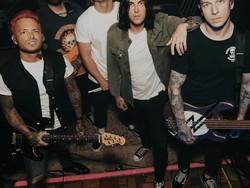 Lirik Lagu Let's Cheers to This - Sleeping With Sirens