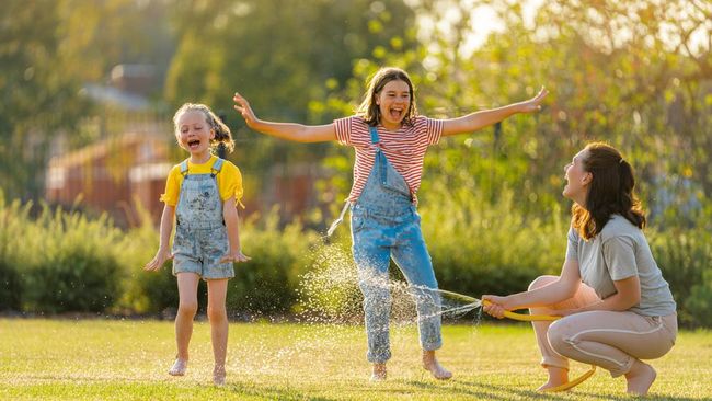 Anak Muda Lithuania Dinobatkan jadi Paling Bahagia di Dunia, Ini Cara yang Dilakukan Orang Tua