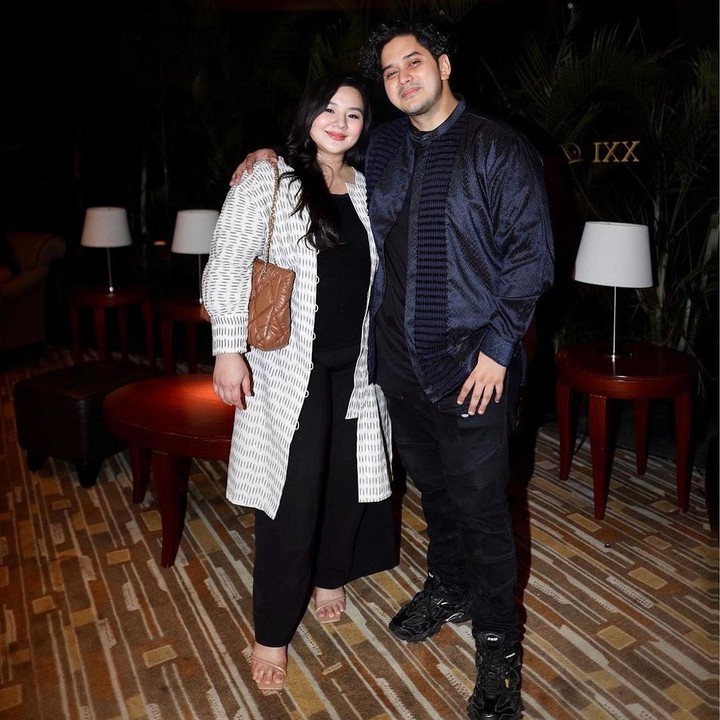 <p>Sejak menikah dan memiliki anak, Eriska sudah jarang muncul di layar kaca. Perempuan 30 tahun ini tampaknya ingin fokus pada keluarga, yakni menjalankan peran sebagai istri dan Bunda dua anak. (Foto: Instagram @eriskarein)</p>