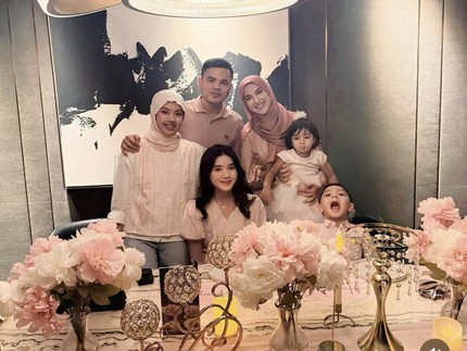 5 Potret Kebersamaan Irish Bella dengan Kedua Putri Sambung, Semuanya Cantik Bun