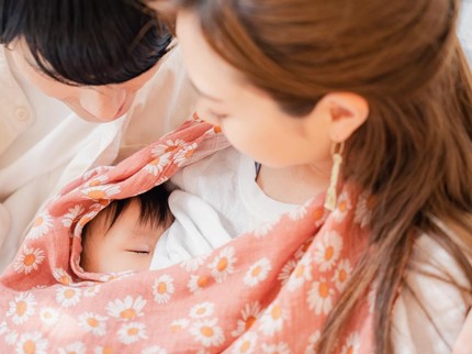 Cara Mengatasi Bayi yang Tidak Betah dengan Apron saat Menyusui di Tempat Umum