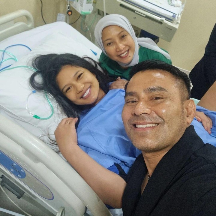 <p>Momen persalinan Duma sendiri dibagikan langsung oleh Judika pada laman Instagram-nya. Pada unggahan ini, Judika terlihat setia mendampingi sang istri di rumah sakit. (Foto: Instagram: @jud1ka).</p>