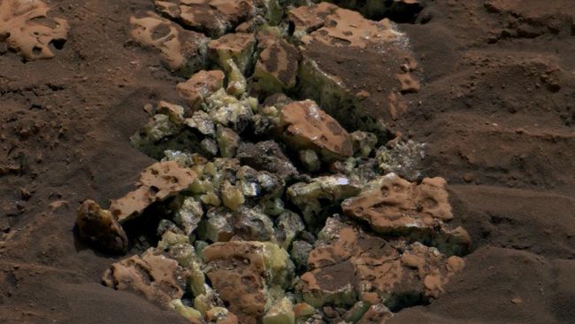 NASA Spacecraft Uncovers Martian Treasure Trove