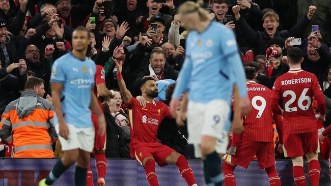 Peluang Liverpool menjadi juara Liga Inggris musim ini disebut semakin besar setelah menang 2-0 atas Manchester City di Stadion Anfield, Minggu (1/12).