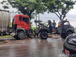 Adu Banteng Truk di Pantura Pati, 2 Korban Dibawa ke RSUD