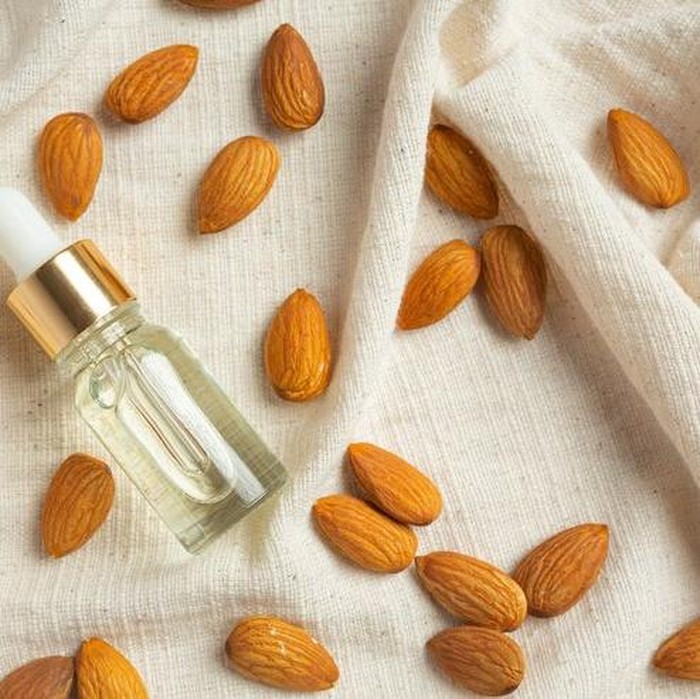 Minyak Almond/ Foto: freepik.com/jcomp