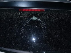 Kaca Mobil Warga Kediri Retak-Berlubang Diduga Ditembak OTK