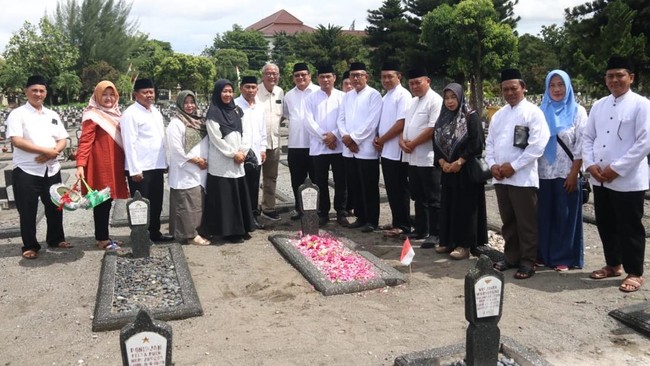 Bupati Blora Arief Rohman mendapat apresiasi atas kerja kerasnya dalam memperbaiki kondisi jalan di Blora, termasuk ruas jalan Randublatung-Getas.