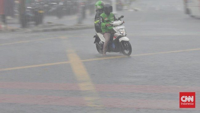 Banjir bandang dan tanah longsor melanda Aceh, Sumut, dan Sumbar, menyebabkan 442 korban jiwa. Cuaca ekstrem dan perubahan iklim jadi penyebab utama.