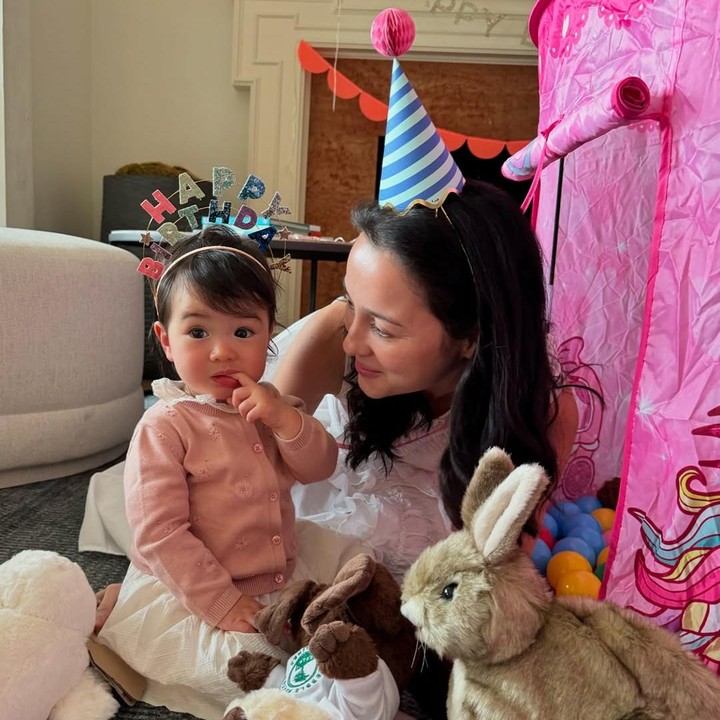 <p>"Dia sangat menggemaskan, mirip seperti Ibunya," ungkap seorang netizen. "Anaknya cakep banget gilakkk," tutur netizen lain dengan emotikon hati. (Foto: Instagram: @julstelle)</p>