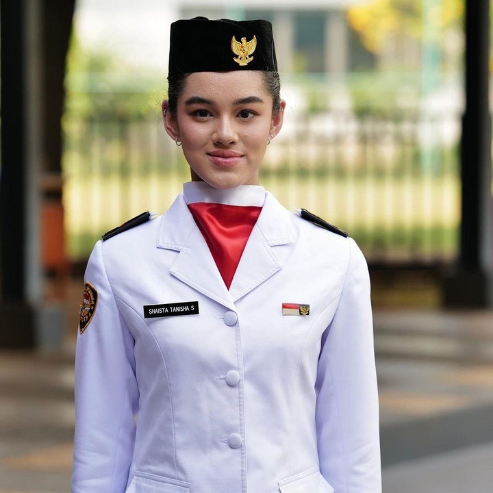 <p>Di usianya yang masih belia ini, Shaista kerap menorehkan berbagai prestasi. Belum lama ini, ia bahkan bertugas sebagai paskibra untuk upacara kemerdekaan pada 17 Agustus. (Foto: Instagram: @sh4ista)</p>