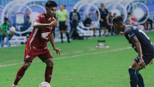 PSM Makassar menanggapi pernyataan pelatih Barito Putera, Rahmad Darmawan perihal 12 pemain yang berada di lapangan jelang berakhirnya pertandingan.