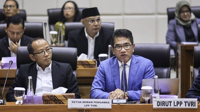 TVRI dan RRI mengumumkan batal melakukan pemutusan hubungan kerja (PHK) terhadap karyawannya buntut efisiensi anggaran besar-besaran yang dilakukan pemerintah.