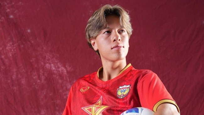 Timnas Vietnam mendapat tambahan kekuatan baru menjelang Piala AFF 2024 setelah gelandang muda Viktor Le resmi mengantongi paspor Vietnam.