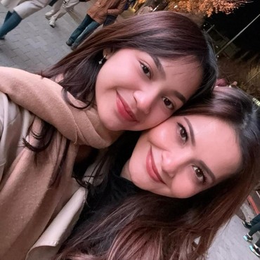 7 Potret Sydney Anak Cut Tari Pemenang GADIS Sampul 2024, Plek-ketiplek Sang Ibunda