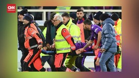 VIDEO: Pemain Pingsan, Laga Fiorentina vs Inter Milan Dihentikan