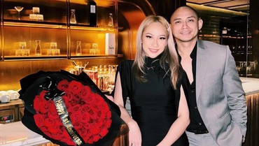 img-title Serba Mewah, 7 Momen Romantis BCL & Tiko Rayakan Anniv Makan Malam hingga Kado Mahal