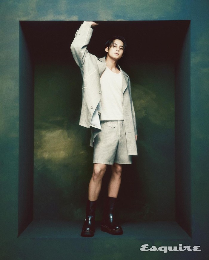 Dalam sebuah fashion film yang dibagikan oleh Esquire Korea di Instagram, Mingyu SEVENTEEN mengungkapkan goal di tahun 2025 yaitu mengelilingi dunia dan mengunjungi negara-negara seperti Spanyol, Selandia Baru, dan Prancis./ Foto: instagram.com/min9yu_k